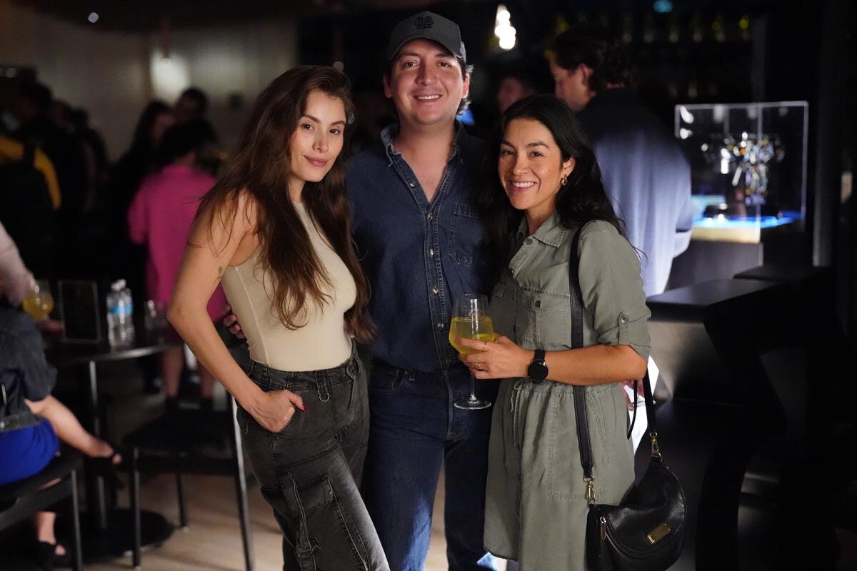 Natalia García, Israel Vázquez y Emma Sibaja. (Foto: Héptor Arjona para VIP)