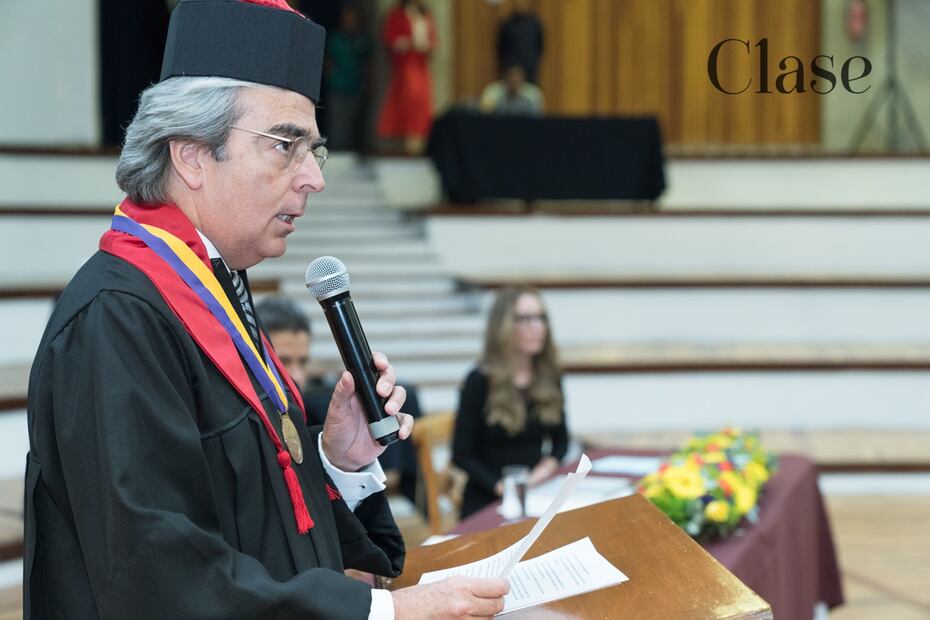 Acompañado de Constanza Creel, Lorenzo Lazo recibe reconocimiento