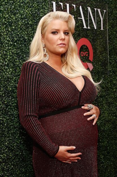 Jessica Simpson sorprende en sexy bikini antes de su cumpleaños 