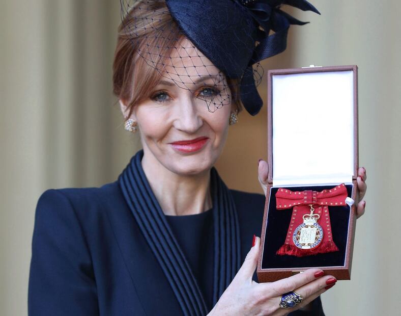 Ex esposo de JK Rowling admite haberla golpeado y dice no arrepentirse