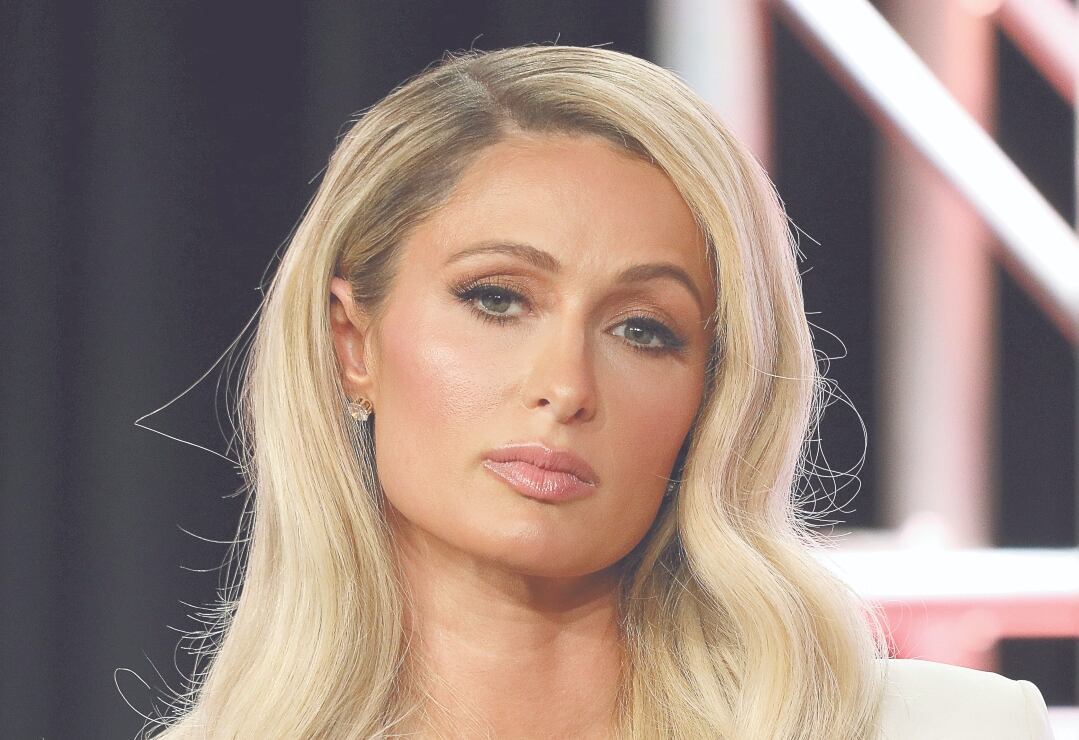 Paris Hilton devastada, ha buscado ayuda de 7 médiums para encontrar a su perrita desaparecida