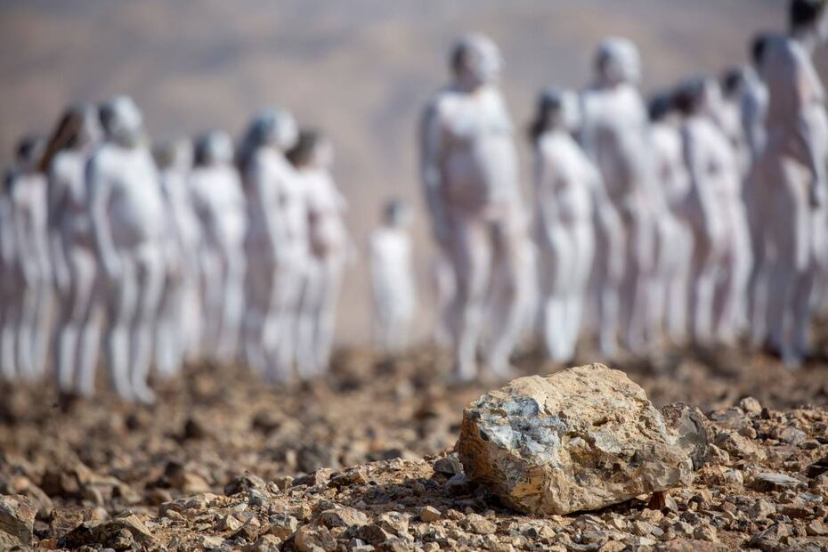 Spencer Tunick reúne 300 personas que sin ropa posaron cerca del Mar Muerto