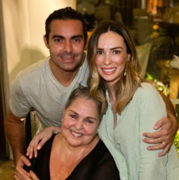 Ernesto D’Alessio y Charito Ruiz con Lupita D'Alessio / Instagram: @charitoruiz_