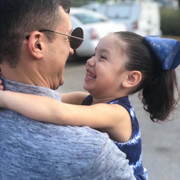 Hijo de Luis Donaldo Colosio se pone romántico y dedica tierno mensaje a su esposa