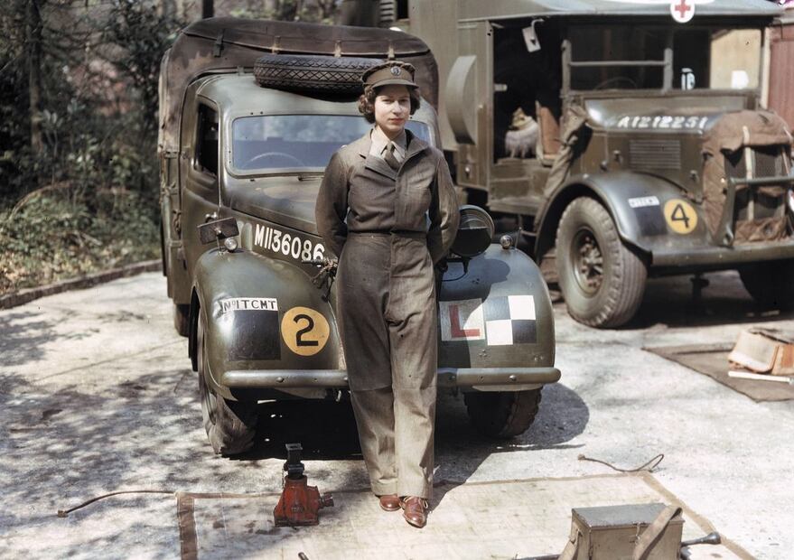 La reina Isabel II en imágenes de la Segunda Guerra Mundial