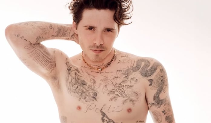 Brooklyn Beckham  con su nuevo tatuaje / Foto: Instagram @brooklynpeltzbeckham