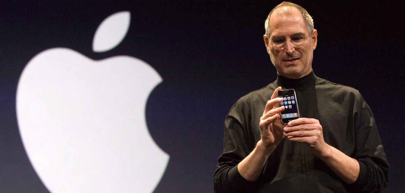 <p>Steve Jobs decidió usar siempre pantalones de mezclilla y camisetas negras. <strong>(FOTO: Archivo)</strong></p>
