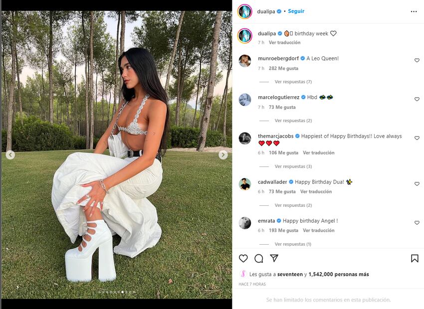 Dua Lipa, súper flexible con micro top y los tacones más seductores