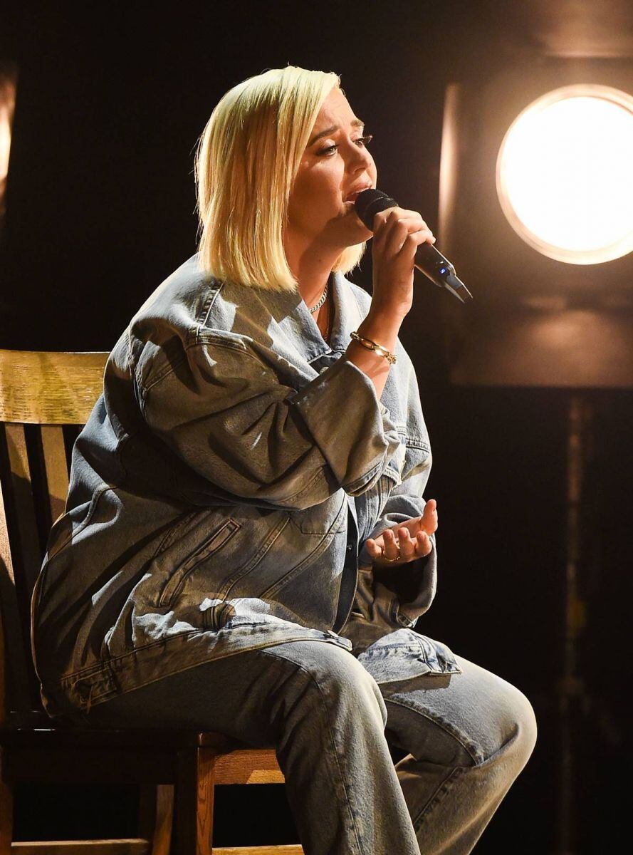 Katy Perry y su look en mezclilla que nos recordó a Britney Spears en los AMA's
