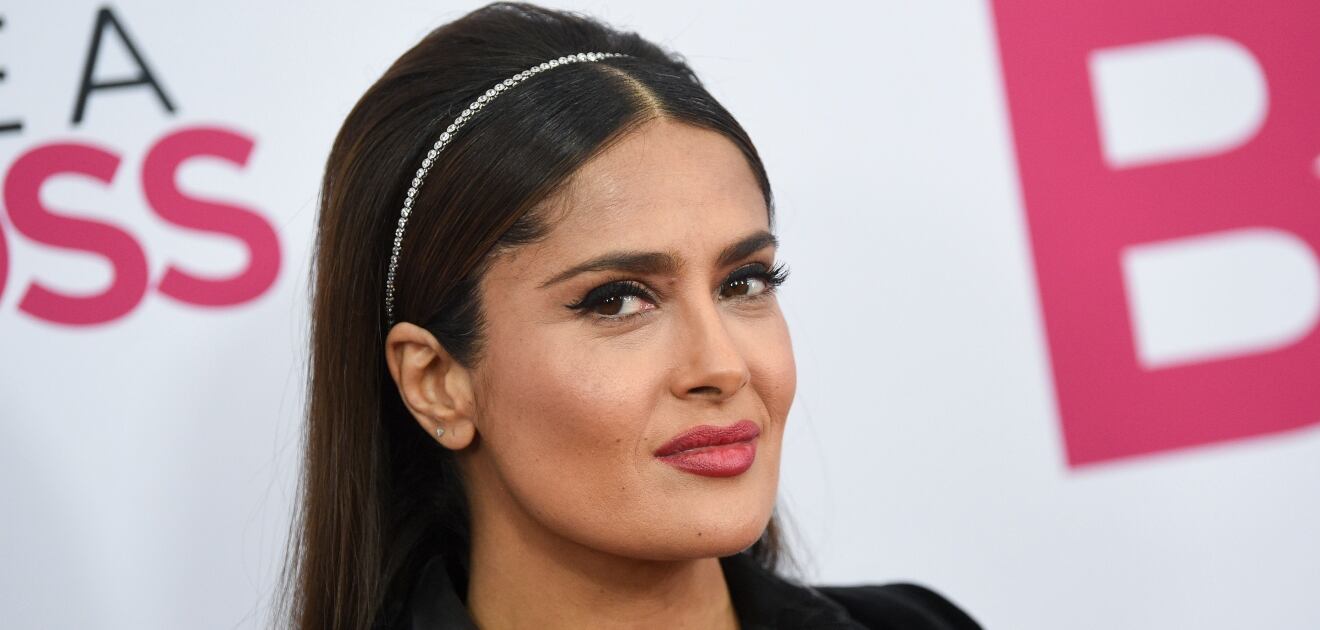 Salma Hayek se disculpa por recomendar un libro sin haberlo leído 