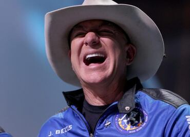 Jeff Bezos estrenará su lujoso yate sin desmantelar histórico puente