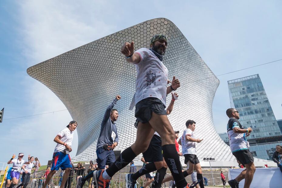 Paola Albarrán y Fernando Landeros en el Maratón de la Ciudad de México
