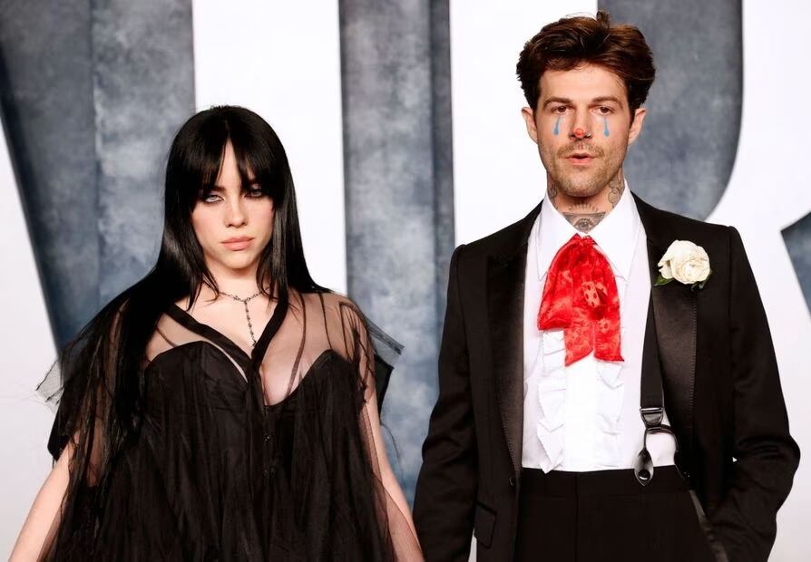 Billie Eilish y Jesse Rutherford en la fiesta de Vanity Fair