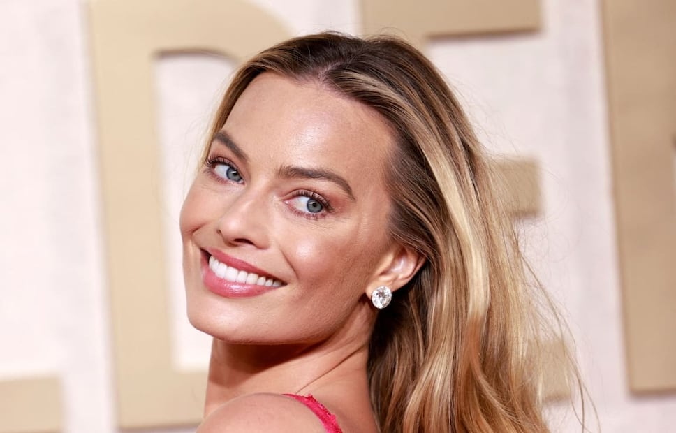 Margot Robbie en los Golden Globes 2024 / AFP