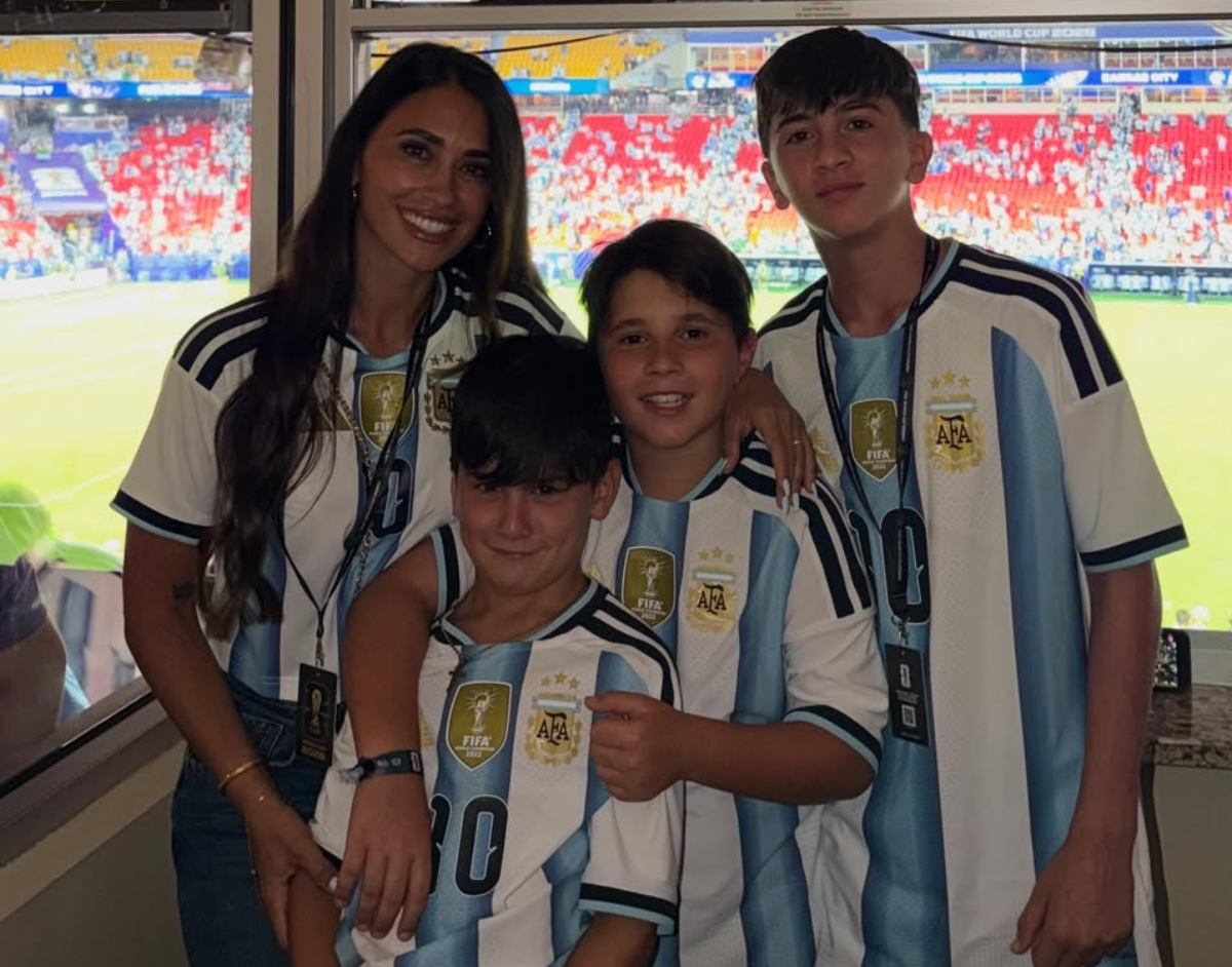 Antonela Roccuzzo junto a sus hijos Ciro, Mateo y Thiago / Foto: Instagram