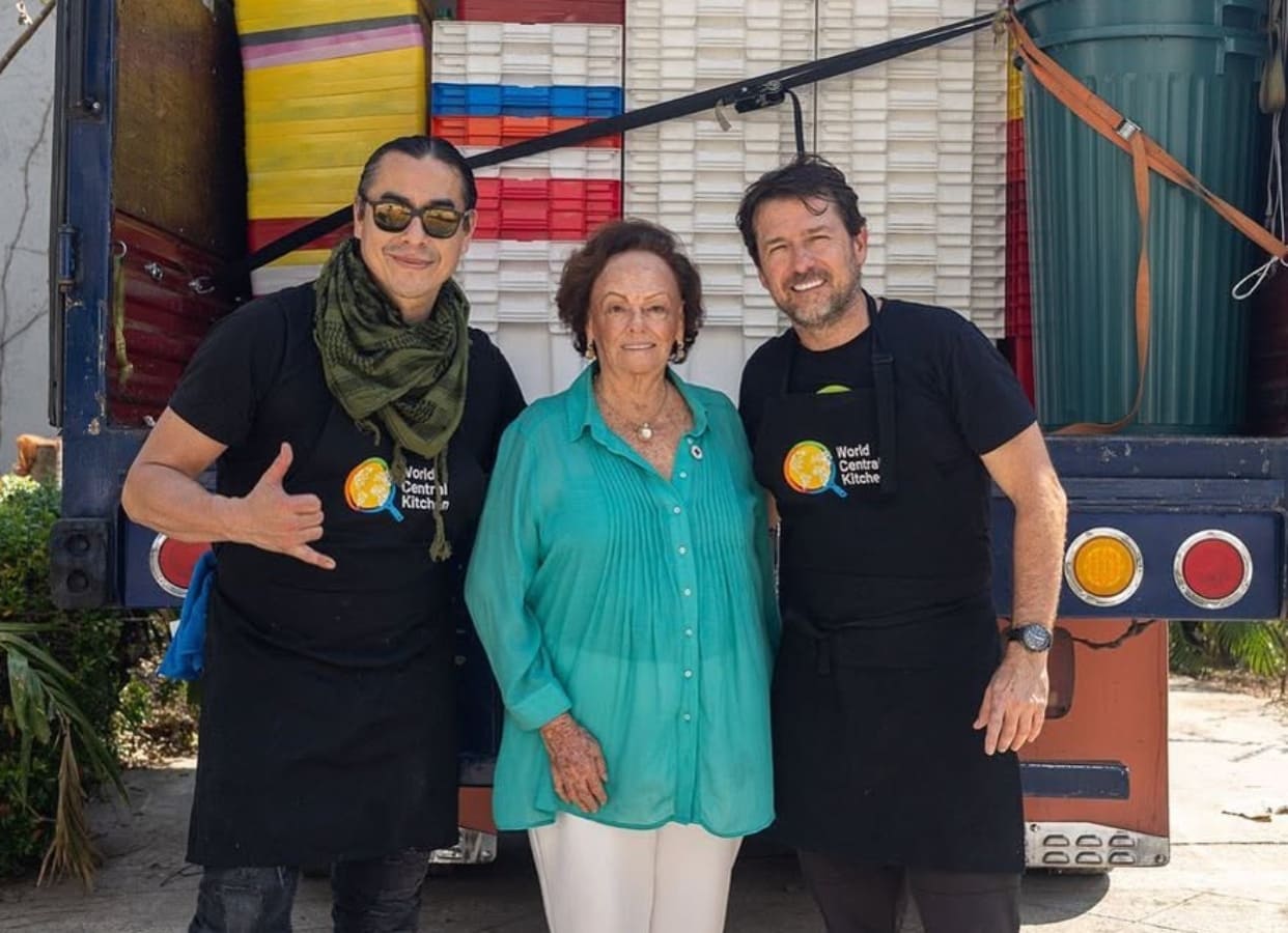 El chef Carlos Gaytán con Susana y Eduardo Palazuelos / Foto: Especial