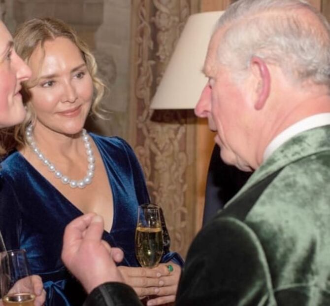 Angélica Fuentes y Carlos de Gales juntos en una cena
