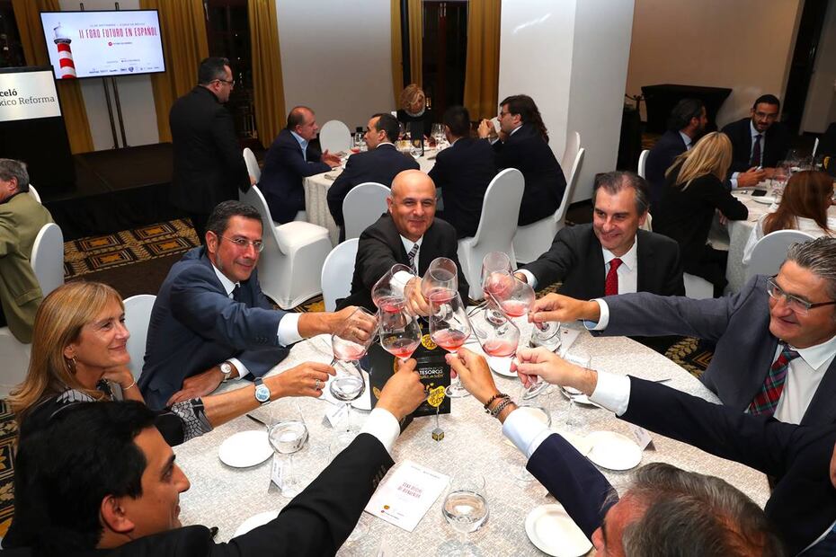 Organizan cena para recibir el 11 Foro Futuro en Español en México