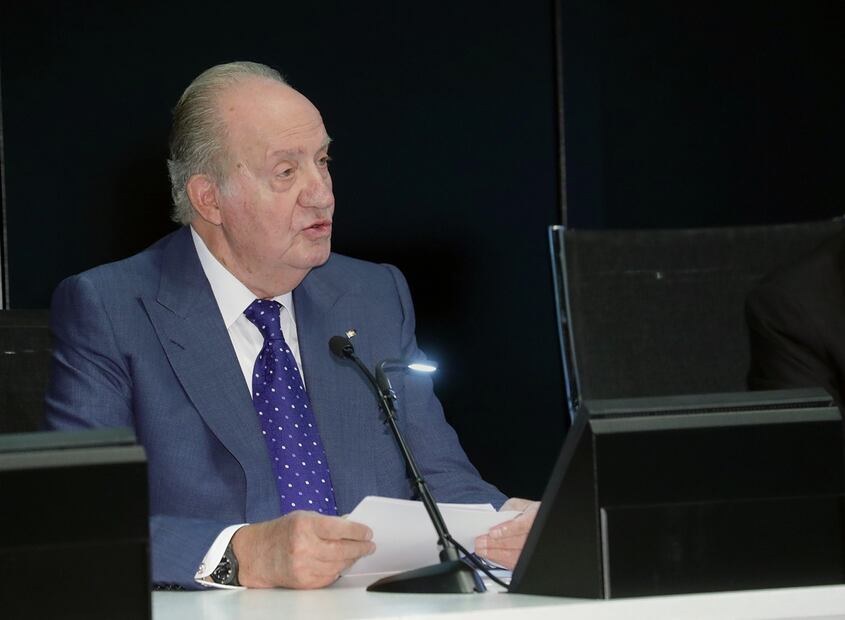 El rey emérito Juan Carlos de España pide permiso a su hijo para alejarse de la vida pública