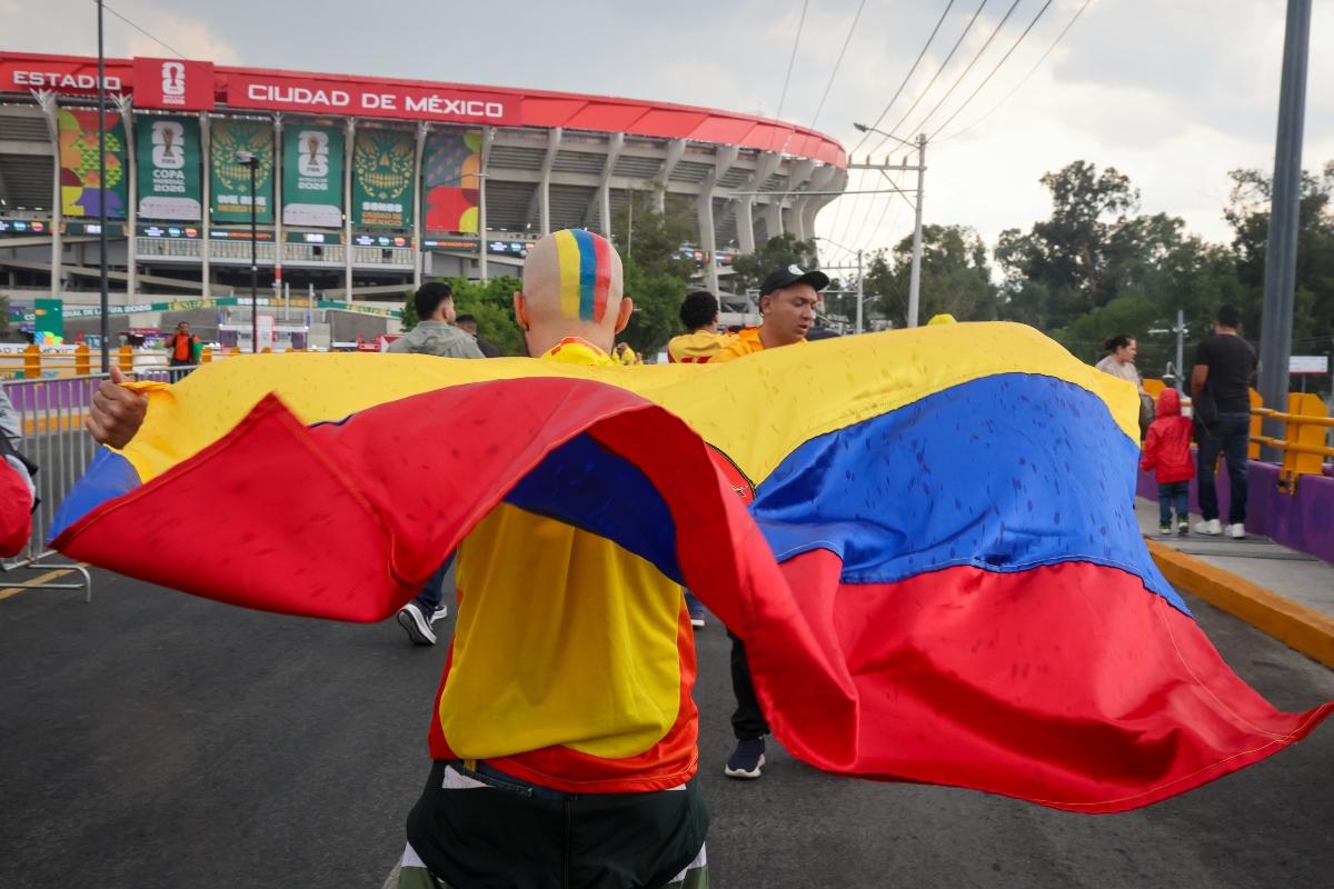 Los aficionados de Colombia en el Estadio Ciudad de México / Foto: Luis Camacho - El Universal
