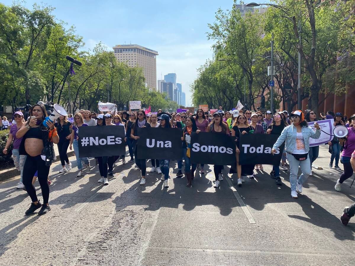 Alessandra Rojo de la Vega alza la voz en la marcha