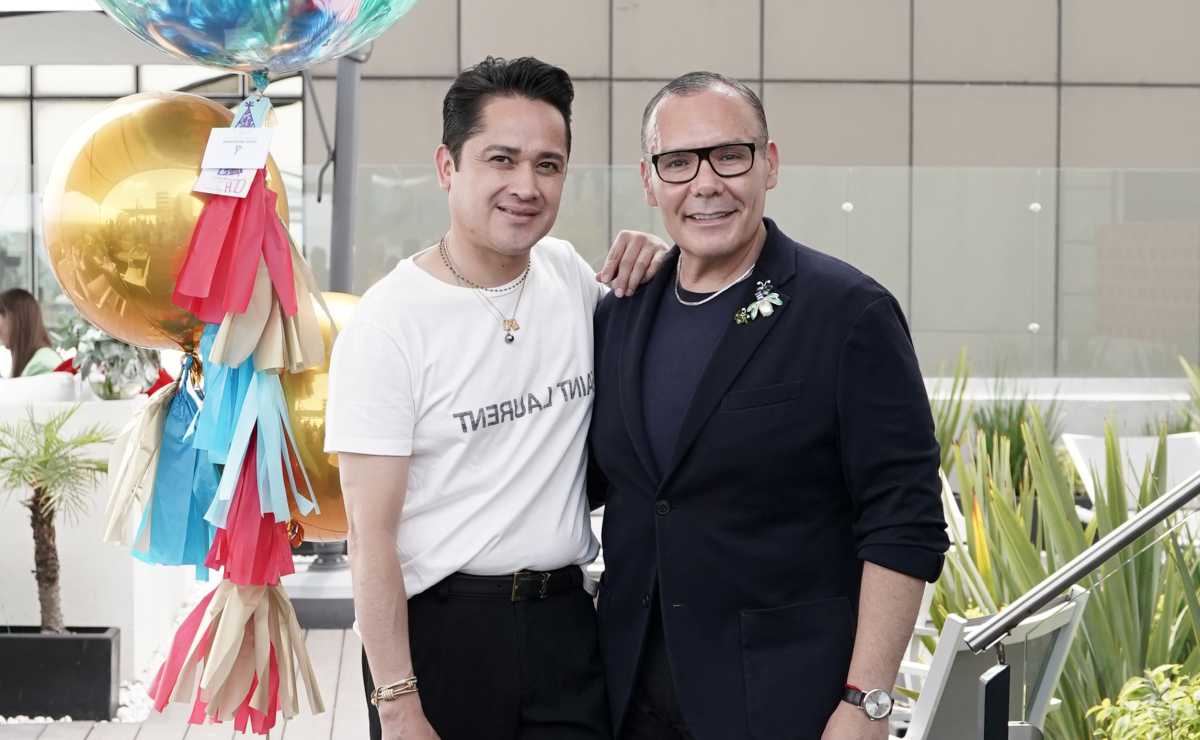 Daniel Espinosa festeja a Max Sánchez por su cumpleaños