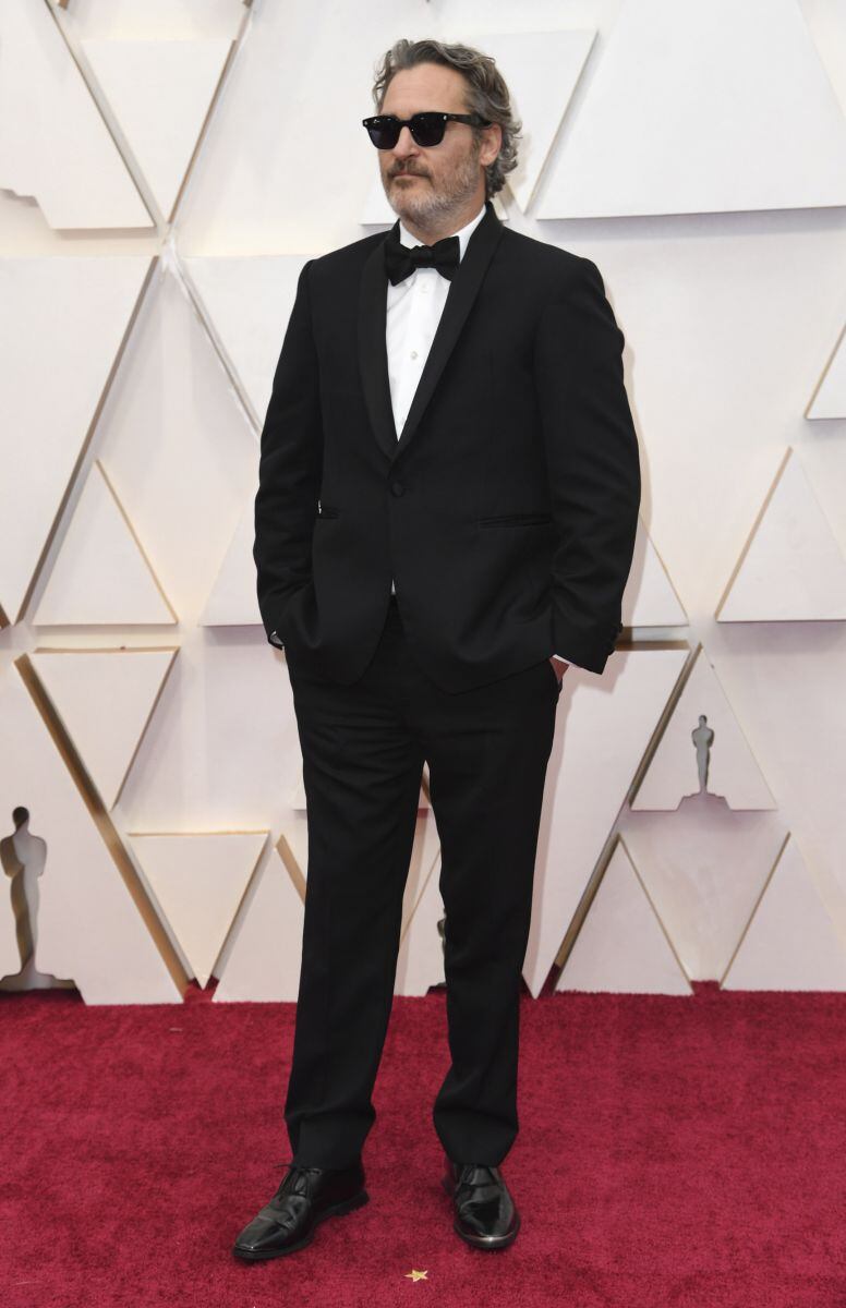 Joaquin Phoenix usó el mismo traje en todas las premiaciones por una buena causa 