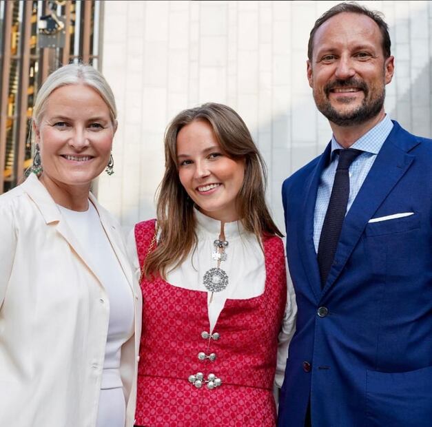 La princesa Ingrid Alexandra con sus papás, Mette-Marit y Haakon Magnus de Noruega / Instagram: Casa Real de Noruega @detnorskekongehus