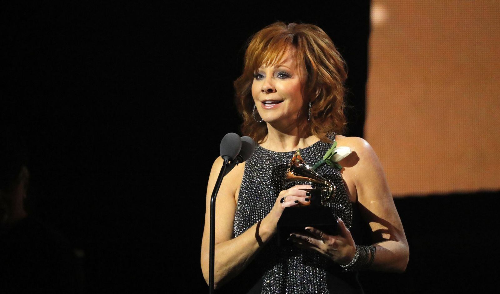 Ellos portaron una rosa blanca por #MeToo en los Grammy 