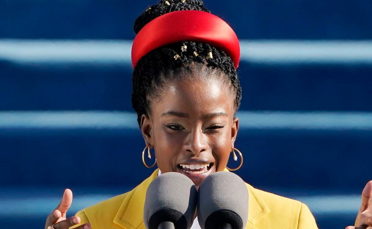 Amanda Gorman, la primera poeta en recitar durante el Super Bowl LV