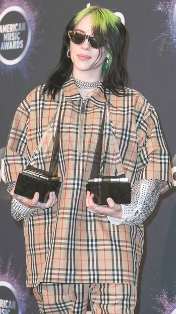La cantante Billie Eilish se puso traje de baño y muestra su lado más sexy