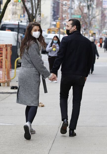 Katie Holmes triunfa con tenis de runner y leggings en Nueva York 