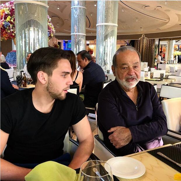 Carlos Slim sorprende al lucir más delgado y relajado