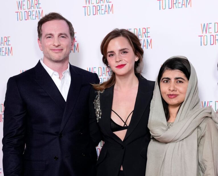 El productor Joe Gebbia, Emma Watson y Malala Yousafzai en la proyección de "We Dare To Dream" en Londres / AP