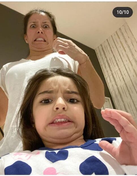 Las divertidas selfies de Aitana, hija de Eugenio Derbez