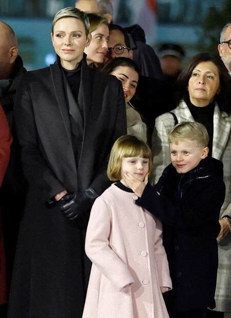 Charlene de Mónaco reaparece en un look total black junto a sus hijos Jacques y Gabriella