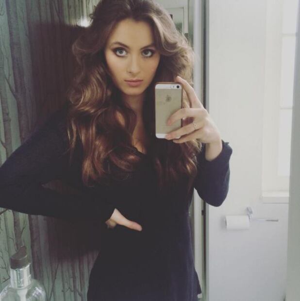 Lily Atkinson, la sensual hija de Mr. Bean 