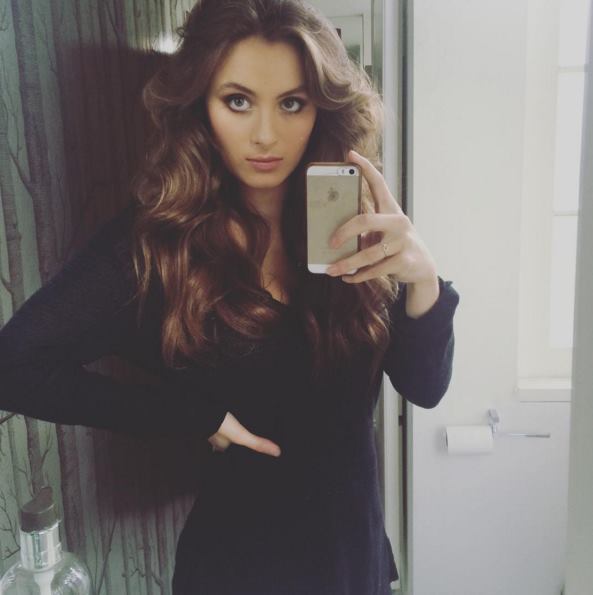 Lily Atkinson, la sensual hija de Mr. Bean 