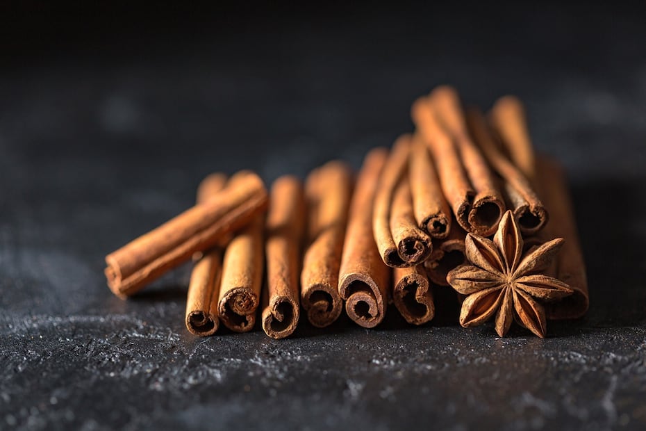 Receta para el crecimiento del pelo con miel, canela y romero