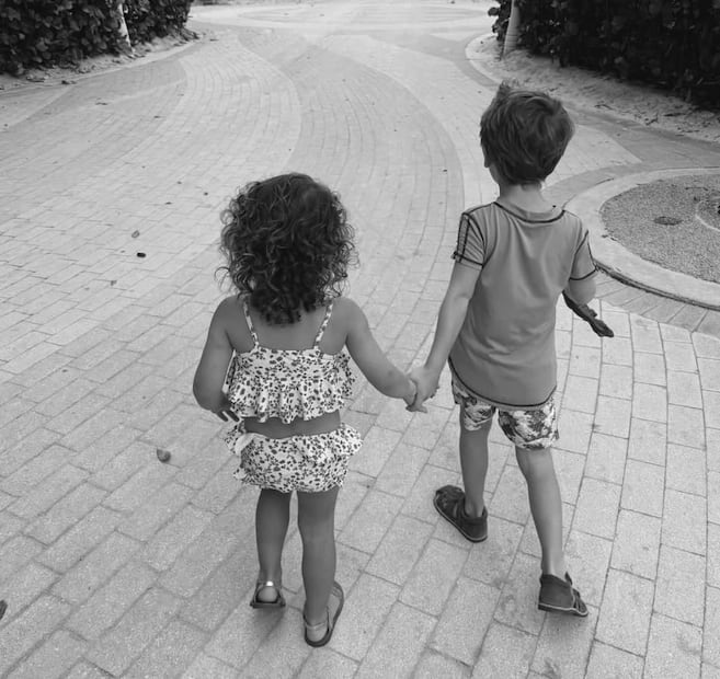 Nala y Noah, los hijos de Sarah Kohan y "Chicharito" Hernández / Foto: Instagram