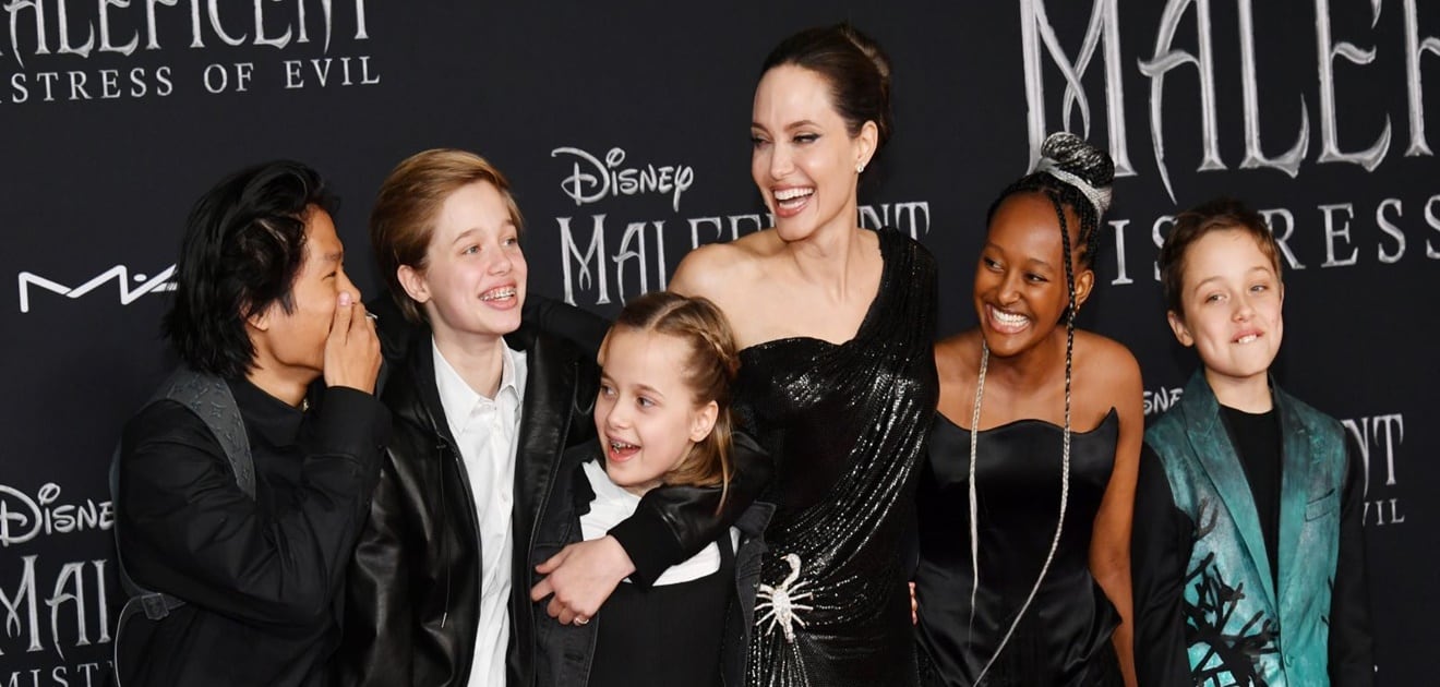 Angelina Jolie deslumbra en su paso por la alfombra acompañada de Shiloh y Zahara Jolie-Pitt
