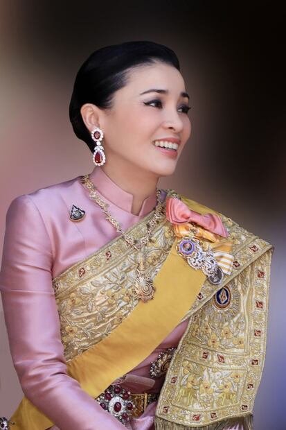 ¿Recuerdas la polémica boda del rey de Tailandia? La casa real lanzó imágenes oficiales de la reina Suthida