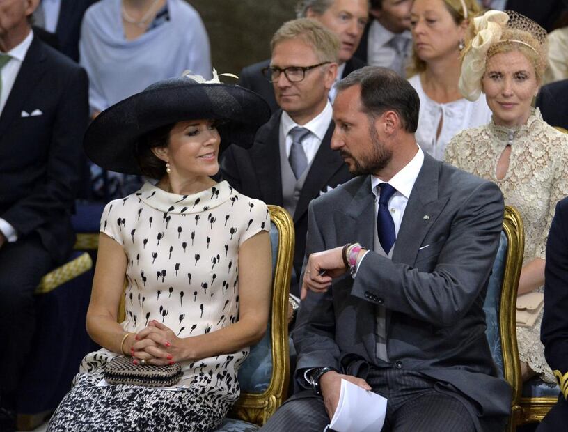 Bautizan al príncipe Oscar de Suecia