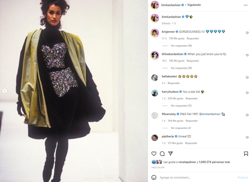 Kim Kardashian posa en un catsuit de Dolce & Gabbana de 1991