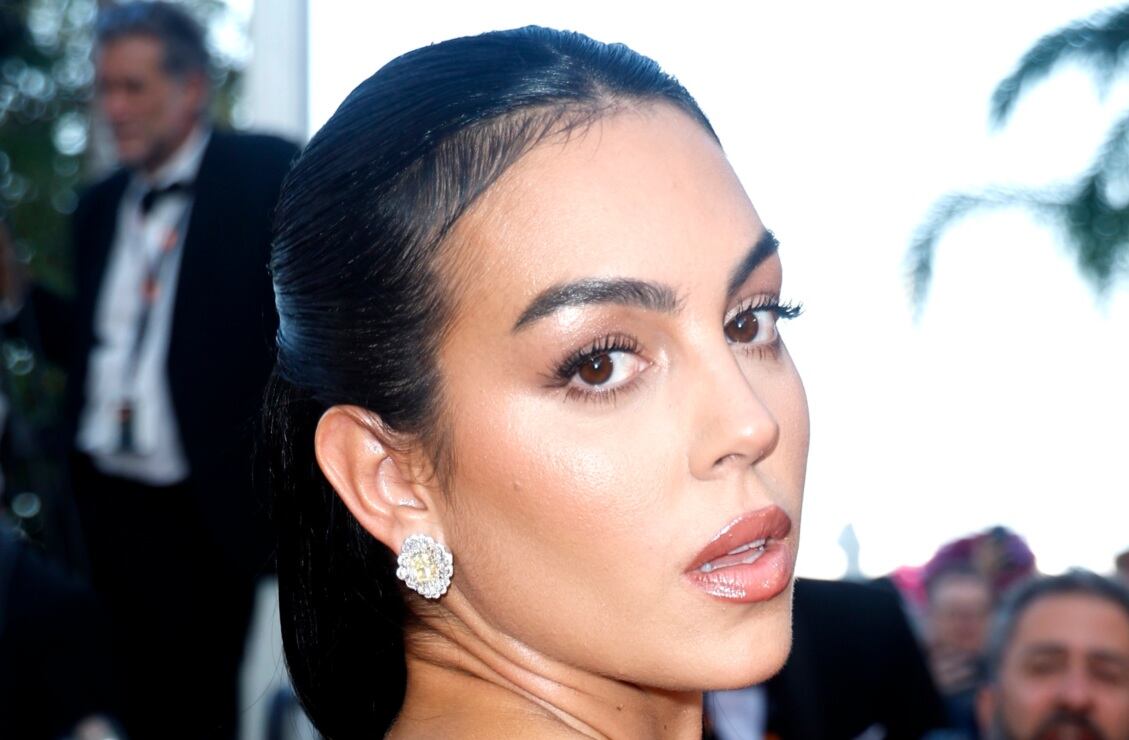 Georgina Rodríguez como diosa egipcia en ajustado vestido dorado