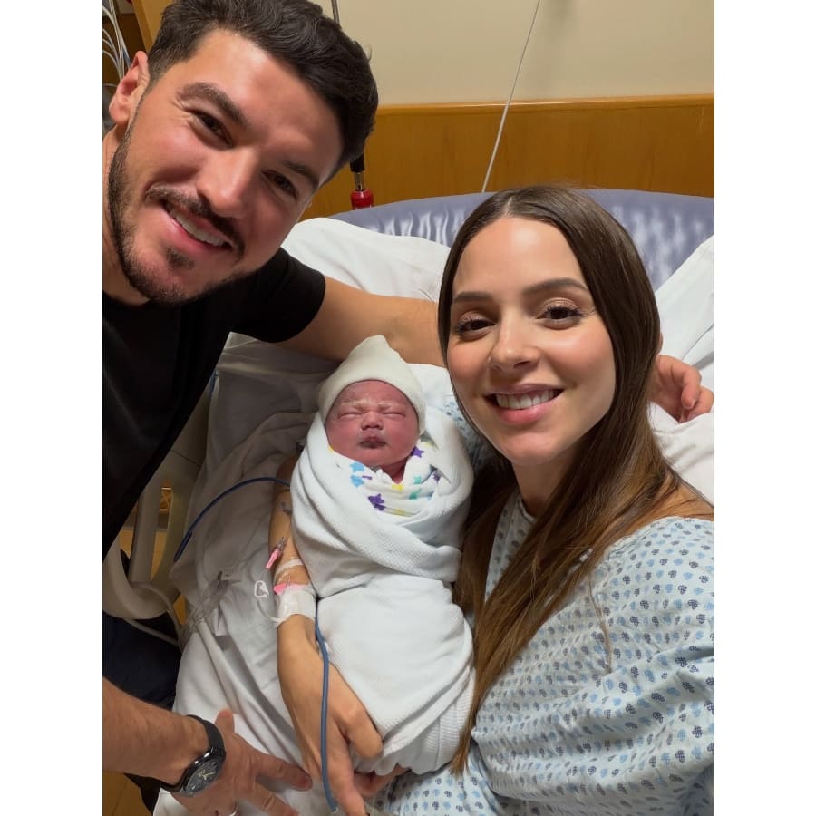 Samuel García y Mariana Rodríguez con su hija Raquel. (Foto: Instagram)