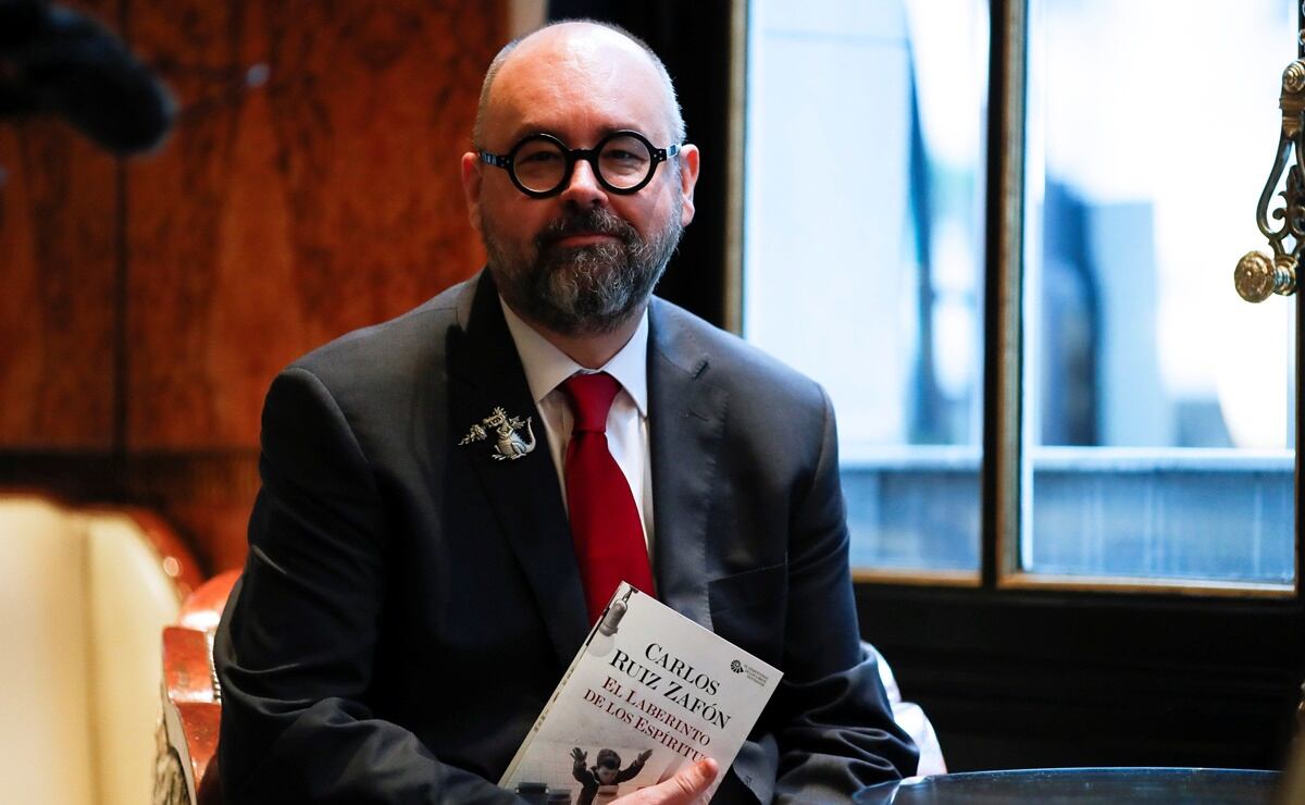 La millonaria herencia del escritor Carlos Ruiz Zafón 