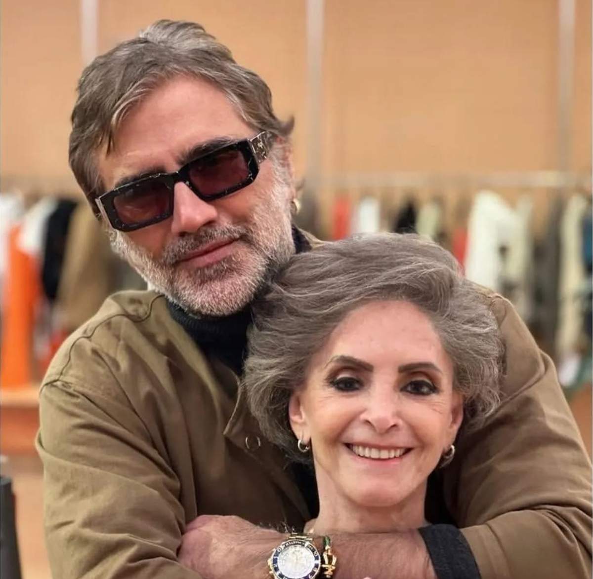 Alejandro Fernández y su mamá, Cuquita Abarca / Foto: Instagram