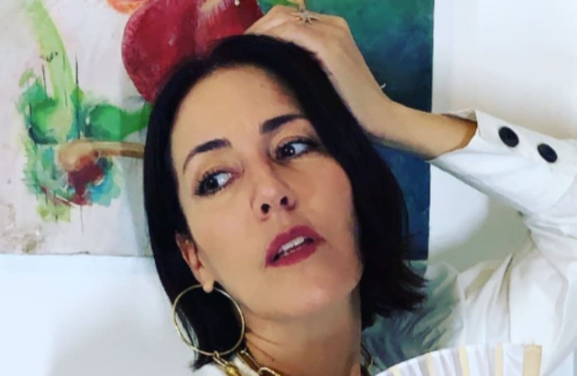 Stephanie Salas presume su delineada figura en un 'little black dress'