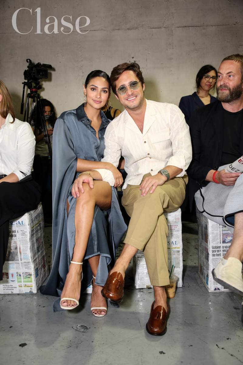 Diego Boneta y Renata Notni en la pasarela de Carla Fernández en El Universal